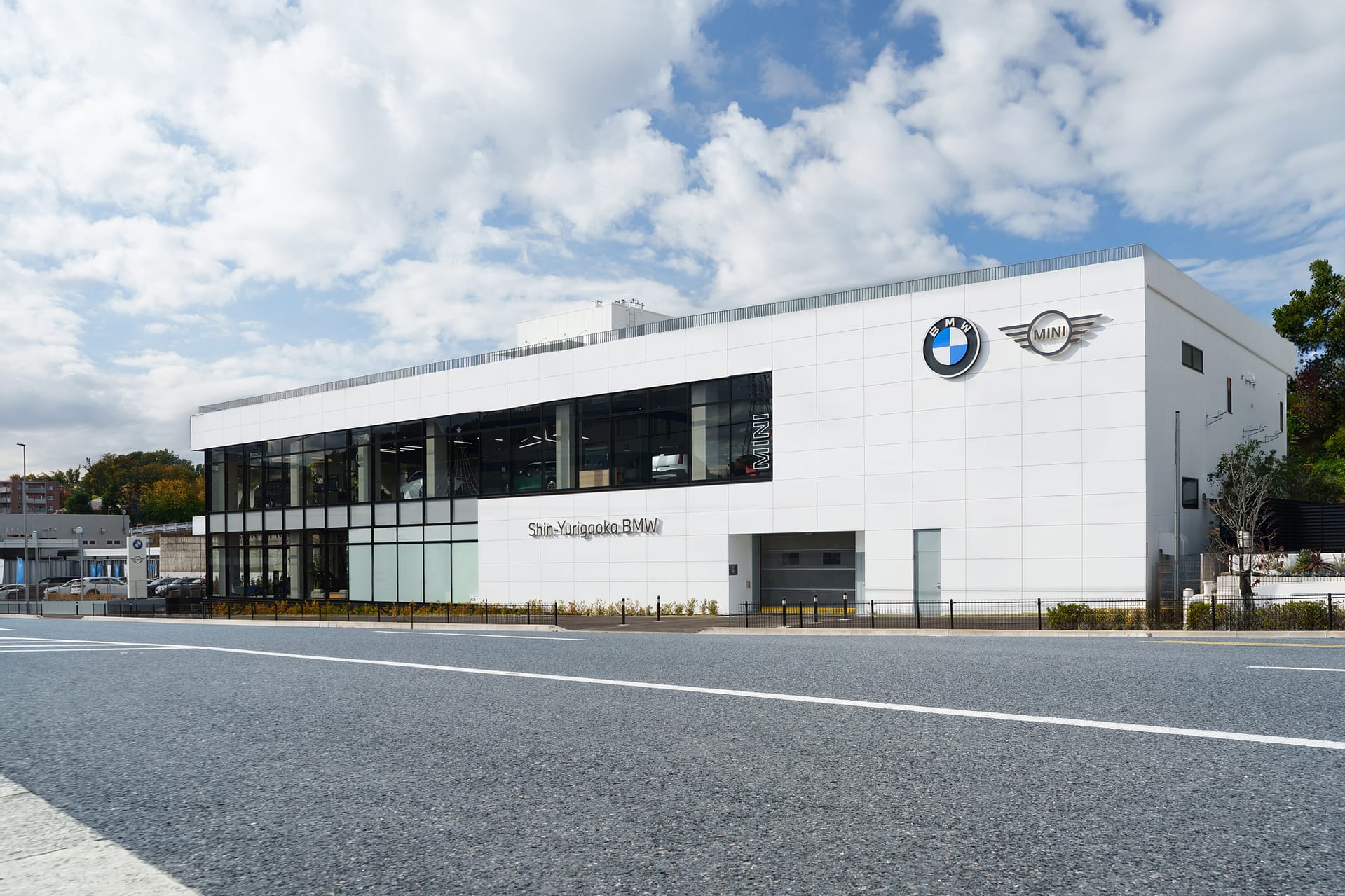 BMW認定中古車拠点 BMW Premium Selection 新百合ヶ丘 の外観(川崎市麻生区)