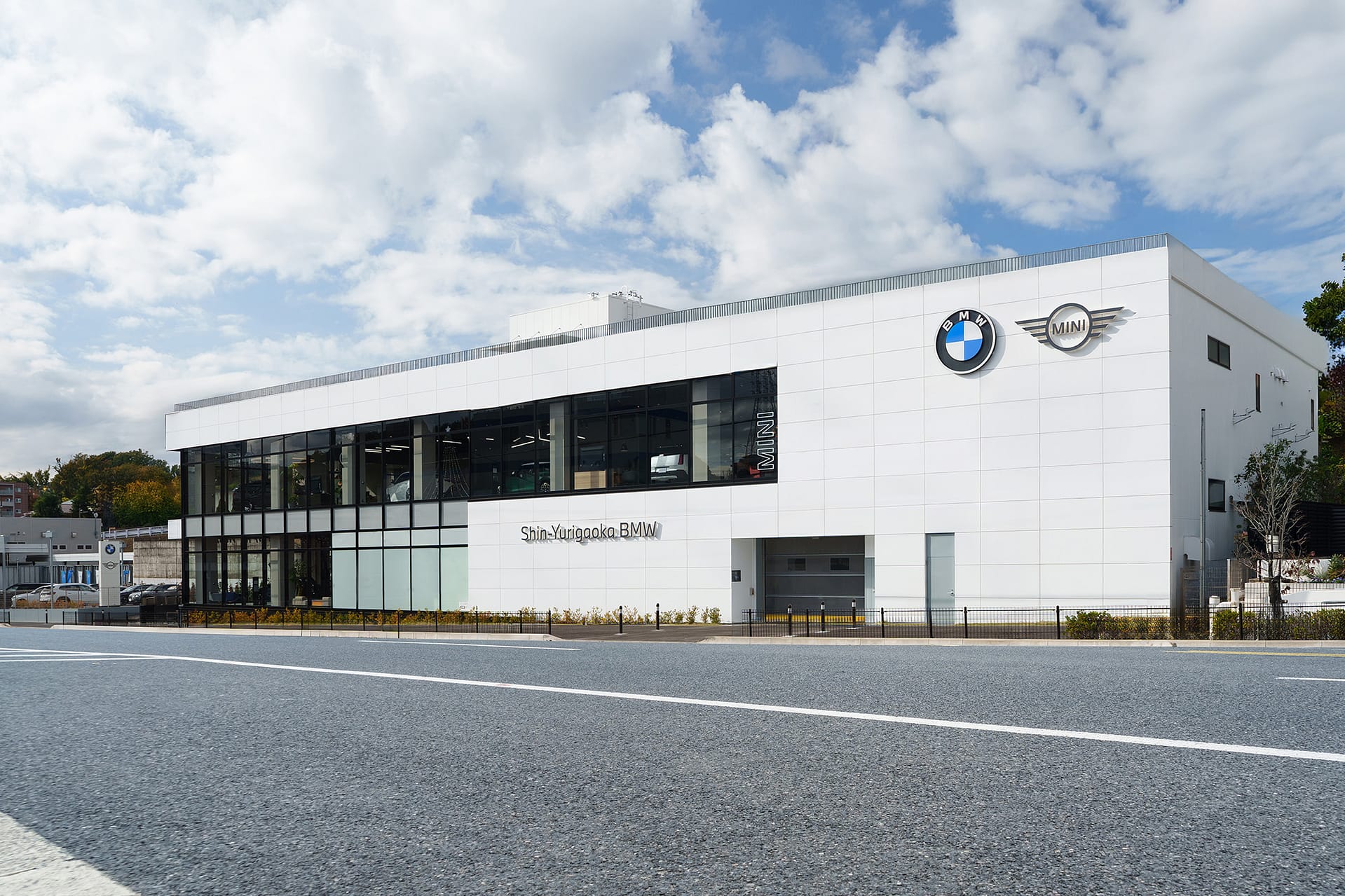 MINI正規ディーラー MINI 新百合ヶ丘 ショールーム外観(川崎市麻生区)